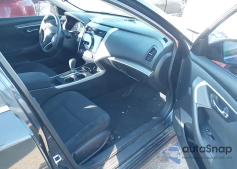 2015 Nissan Altima 2.5 z USA, uszkodzony, nr VIN 1N4AL3AP3FC148262